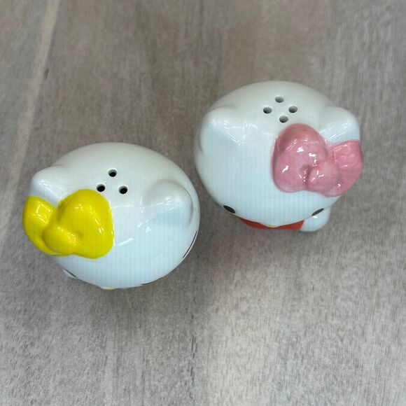 Hello Kitty Ceramic Salt and Pepper Shaker Set Yellow Pink White Sanrio New - Picture 11 of 16